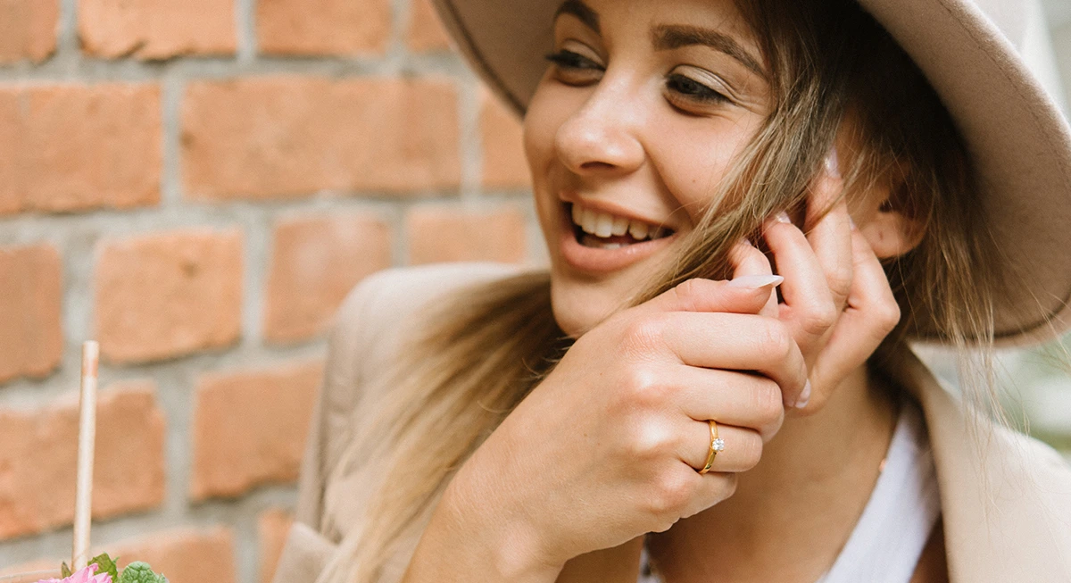 Na której ręce nosić pierścionek zaręczynowy?